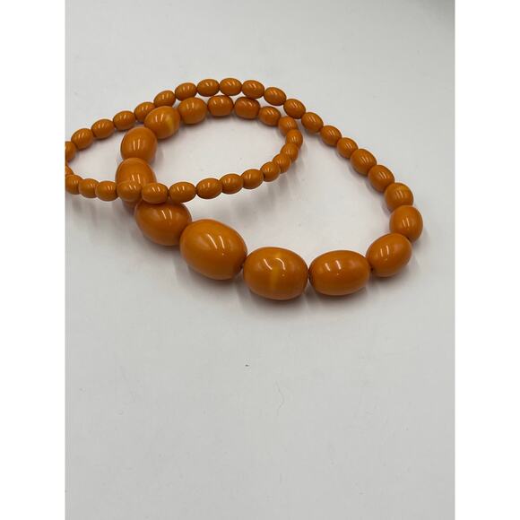 Antique Graduated Butterscotch Egg Yolk Bakelite Plastic Screw Clasp Necklace - Picture 8 of 10